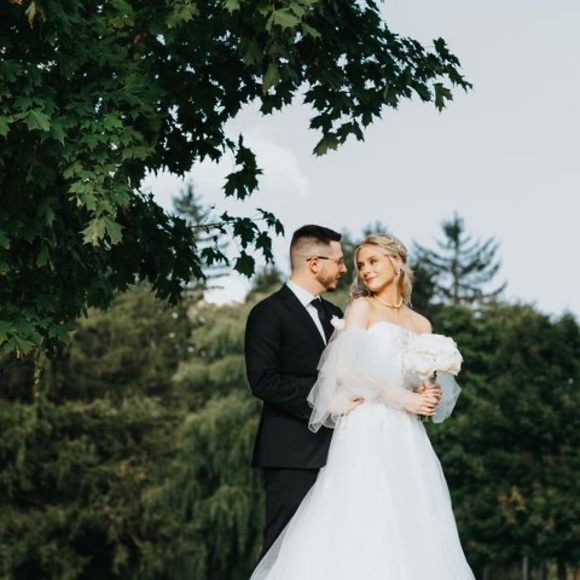 Meet your Posher, Nicole - Picture 1 of 1